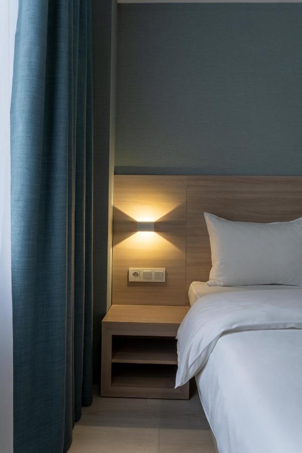 Resident Hotel Kazybek Bi Alma-Ata Buitenkant foto
