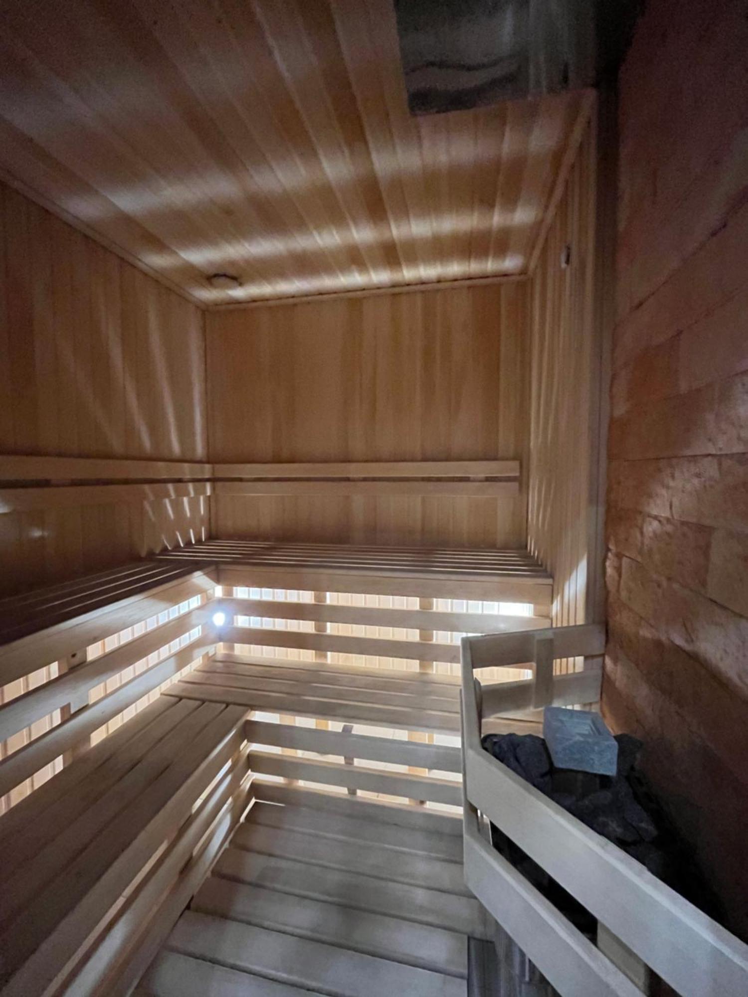 Resident Hotel Kazybek Bi Alma-Ata Buitenkant foto