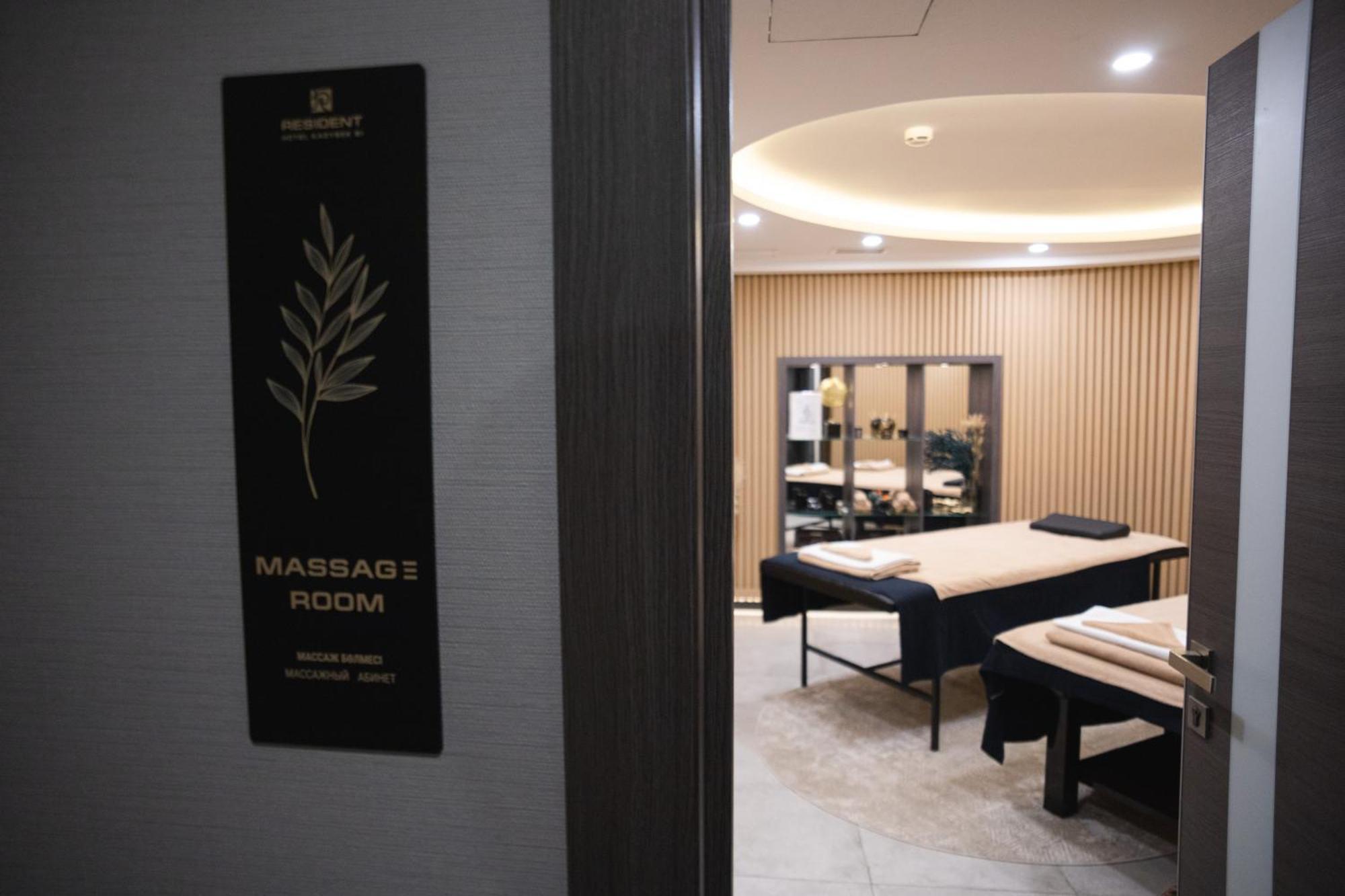 Resident Hotel Kazybek Bi Alma-Ata Buitenkant foto