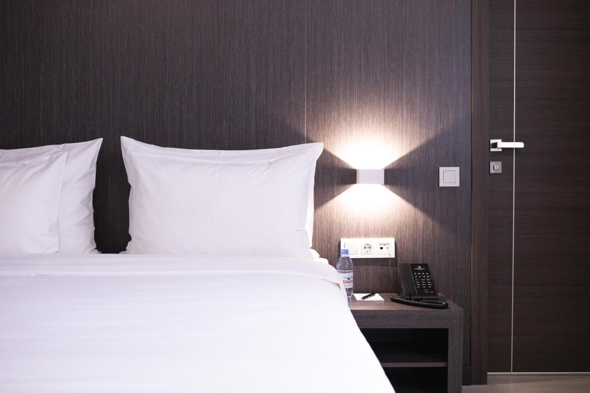Resident Hotel Kazybek Bi Alma-Ata Buitenkant foto