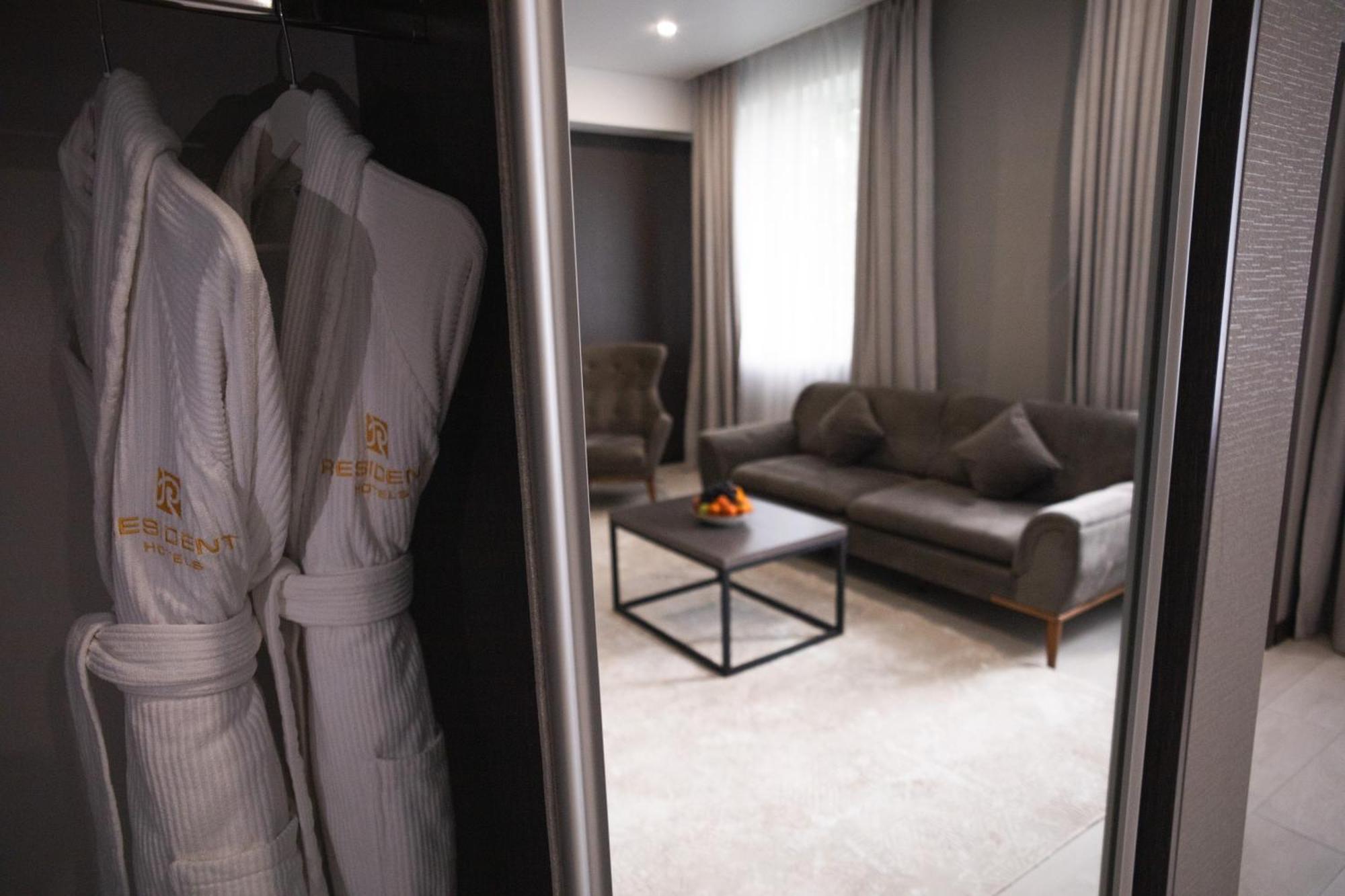 Resident Hotel Kazybek Bi Alma-Ata Buitenkant foto