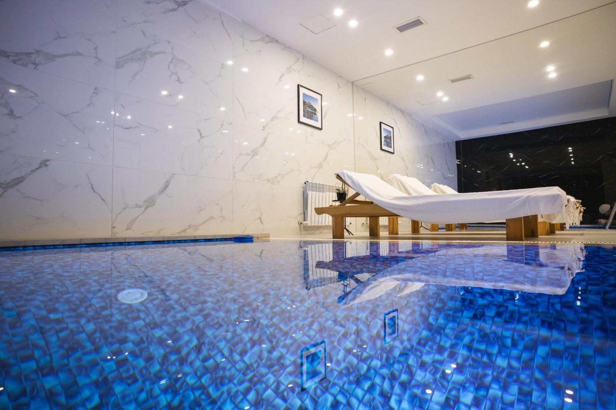 Resident Hotel Kazybek Bi Alma-Ata Buitenkant foto