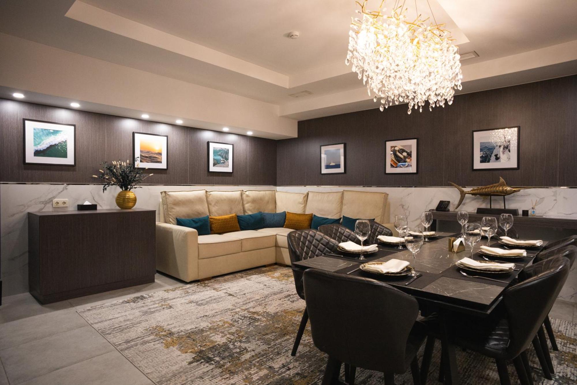 Resident Hotel Kazybek Bi Alma-Ata Buitenkant foto